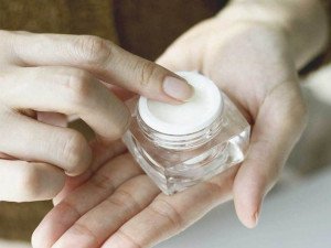 أفضل كريم لتفتيح وتبييض الوجه والمناطق الحساسة بسرعة