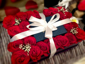 فن اختيار الهدية في عيد الحب - اتيكيت اختيار الهدايا في عيد الحب فن اختيار الهدية في عيد الحب - اتيكيت اختيار الهدايا في عيد الحب