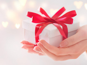 الهدية المثالية لزوجك - فن تقديم الهدية