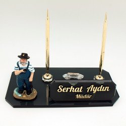 هدية تخرج لوحة مكتب اسمية كريستالية  لقبطان  هدية تخرج لوحة مكتب اسمية كريستالية  لقبطان