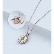 قلادة وردة بالاسم  قلادة وردة بالاسم